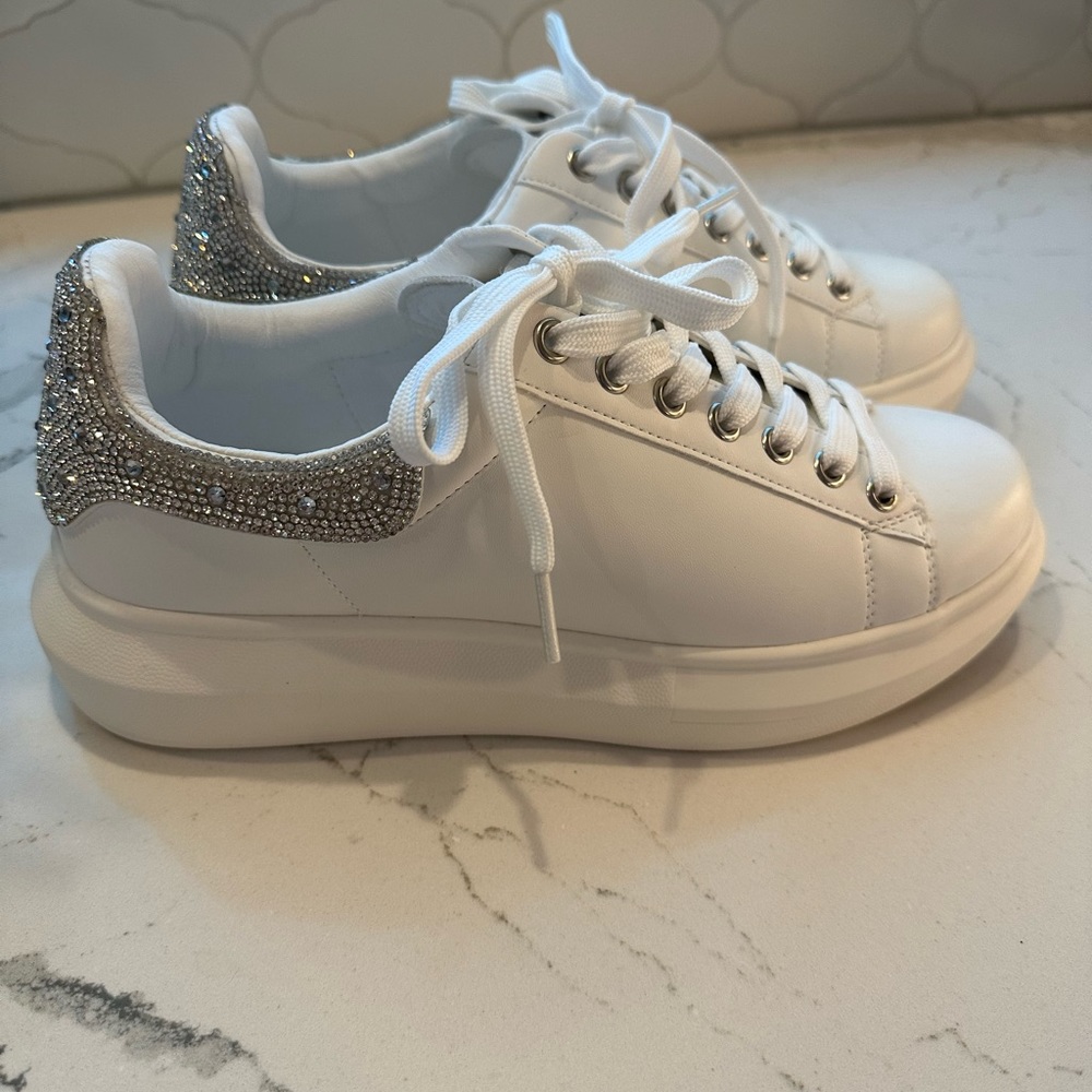 Steve Madden Gaines rhinestone sneakers, NWOT, size 9